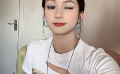 一女被两根凶猛挺进动态图